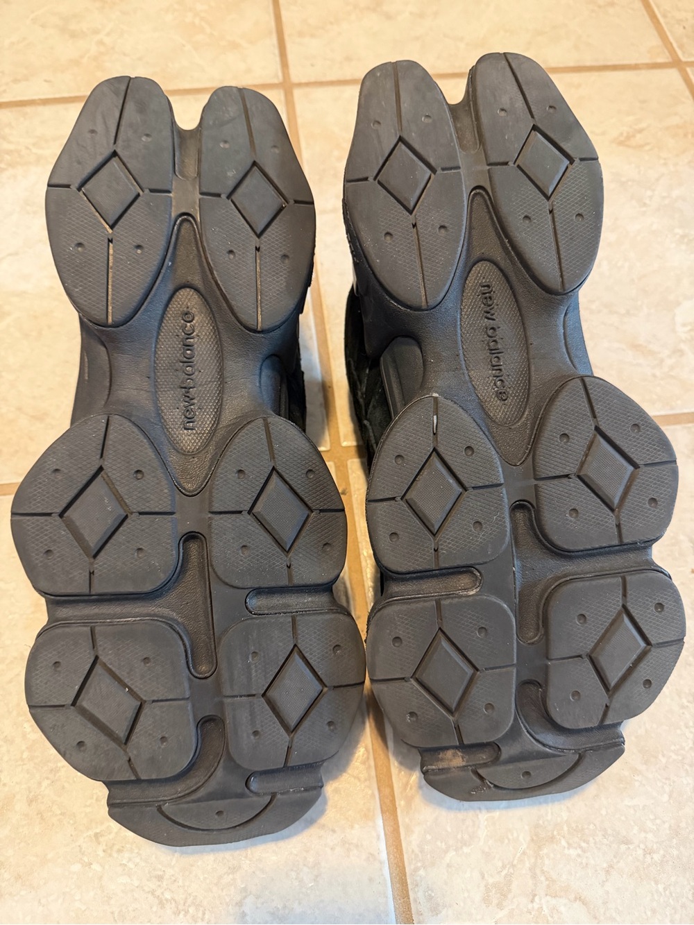 New Balance Men's Black & Dark Gray Suede Mesh Sneakers - Picture 4 of 5